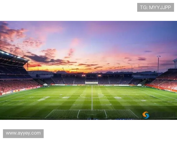 足球明星同框壁纸尽显风采让你感受绿茵场上的激情与荣耀 足球明星同框壁纸尽显风采让你感受绿茵场上的激情与荣耀