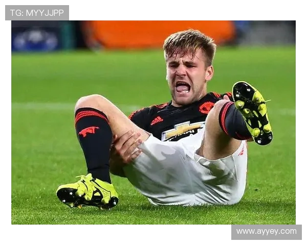 足球明星受伤瞬间回顾那些令人心痛的名场面与背后的故事 足球明星受伤瞬间回顾那些令人心痛的名场面与背后的故事