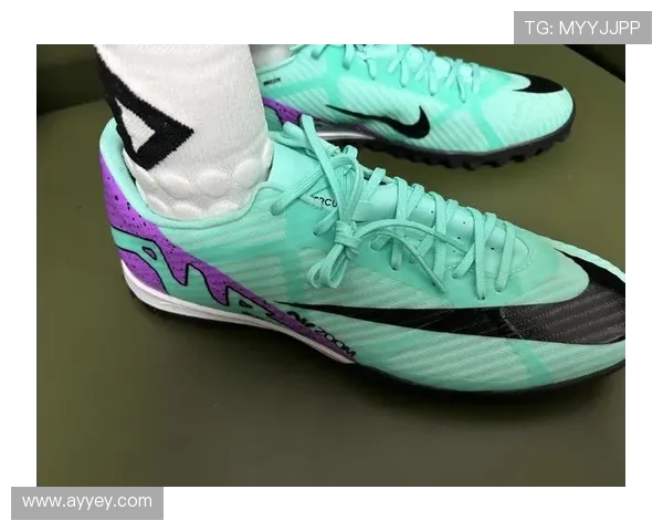 足球明星同款长钉鞋助你在球场上闪耀成星的秘诀 足球明星同款长钉鞋助你在球场上闪耀成星的秘诀