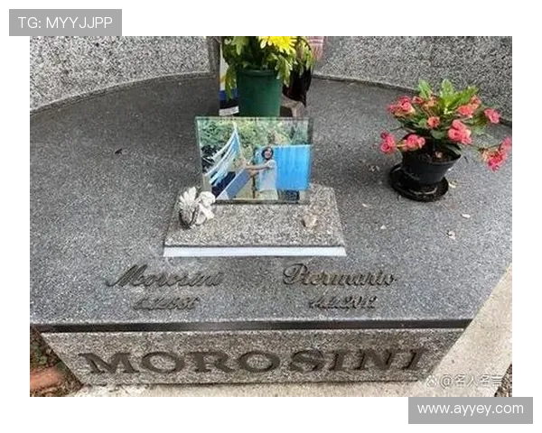 足球明星因罕见疾病不幸去世引发全球哀悼与关注